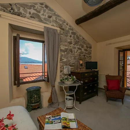 Comnago Sleeps 6 Belgirate