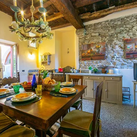 Villa Comnago Sleeps 6