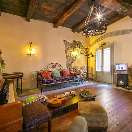 Villa Comnago Sleeps 6