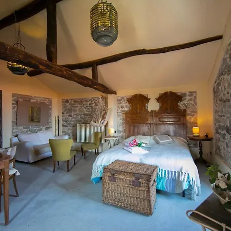 Comnago Sleeps 6 Villa *