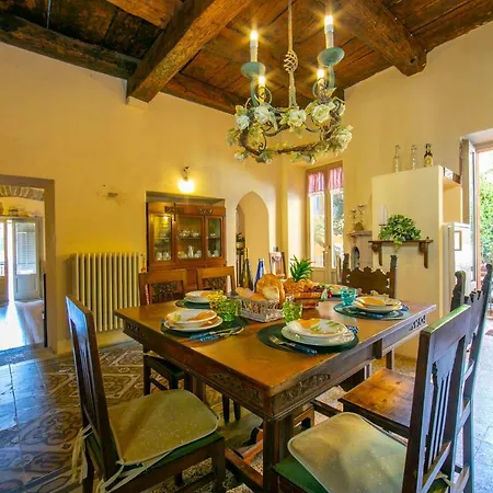 Comnago Sleeps 6
