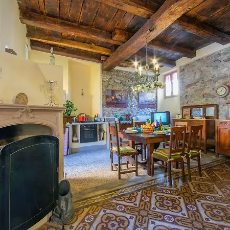 Villa Comnago Sleeps 6