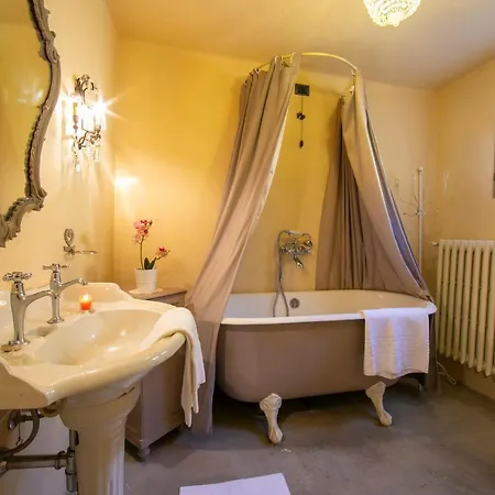 Comnago Sleeps 6