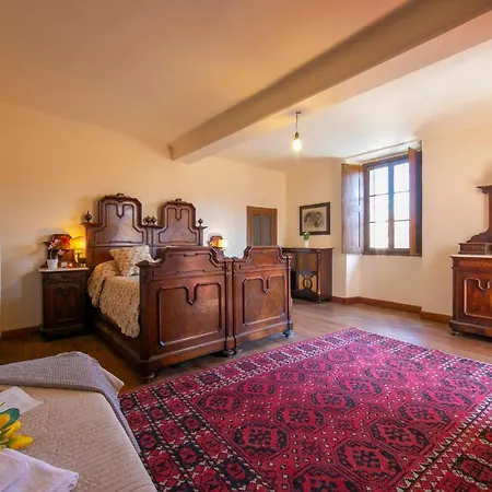 Comnago Sleeps 6