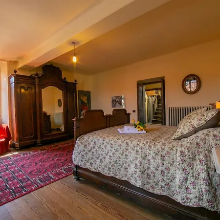 Comnago Sleeps 6