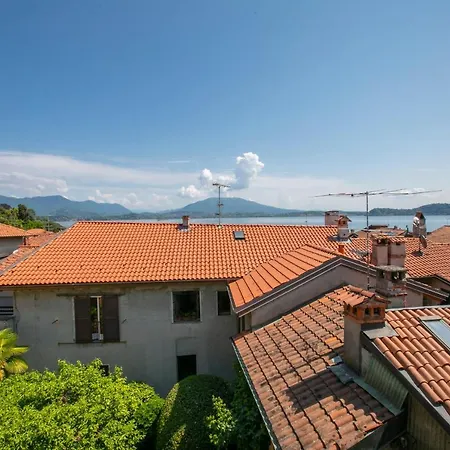 Comnago Sleeps 6 Villa *