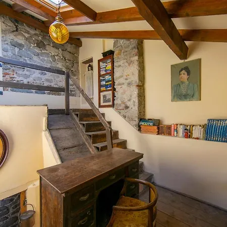 Villa Comnago Sleeps 6