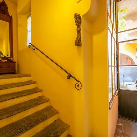 Comnago Sleeps 6 Villa *